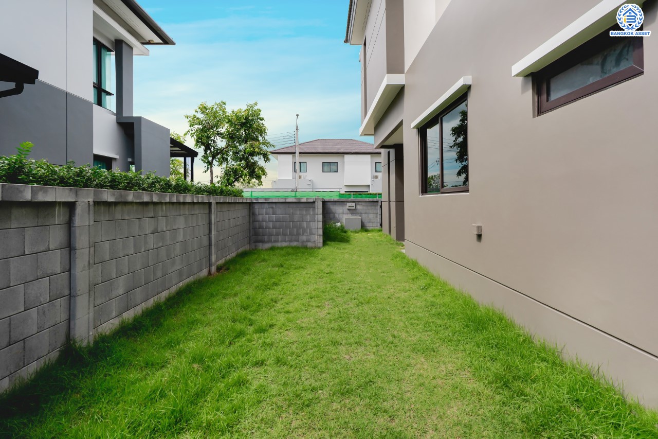 บ้านมือสองตกแต่งใหม่ ม.เดอะซิตี้ ราชพฤกษ์-ปิ่นเกล้า หลังมุม เนื้อที่ 71.8 ตร.ว. ดีไซน์ตอบทุกไลฟ์สไตล์ ฟังก์ชัน 3 ห้องนอน 5 ห้องน้ำ 1 ห้องอเนกประสงค์ 1 ห้องแม่บ้าน จอดรถได้ 2 คัน บนทำเลติดถนนใหญ่ เชื่อมต่อทุกเส้นทาง ใกล้รถไฟฟ้าสายสีม่วง "สถานีบางรักใหญ่" และจุดขึ้นทางด่วน "ศรีรัช"